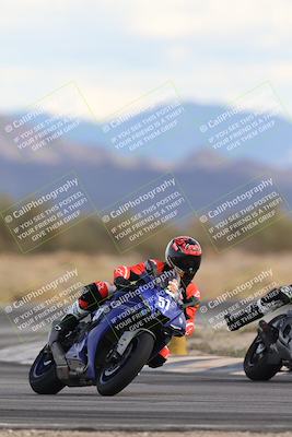 media/Nov-16-2025-Race Pace (Sun) [[8c5fa54630]]/Non Verified Riders (1st 20 Minutes)/5-Turn 15 (110pm)/